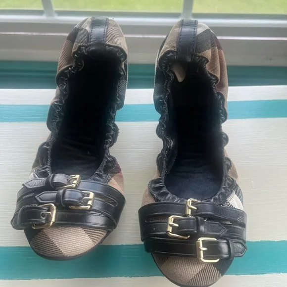 burberry brown novacheck canvas and leather buckle ballet flats
